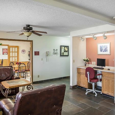 Econo Lodge Inn & Suites Dubuque Luaran gambar