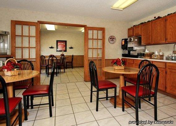 Econo Lodge Inn & Suites Dubuque Restoran gambar