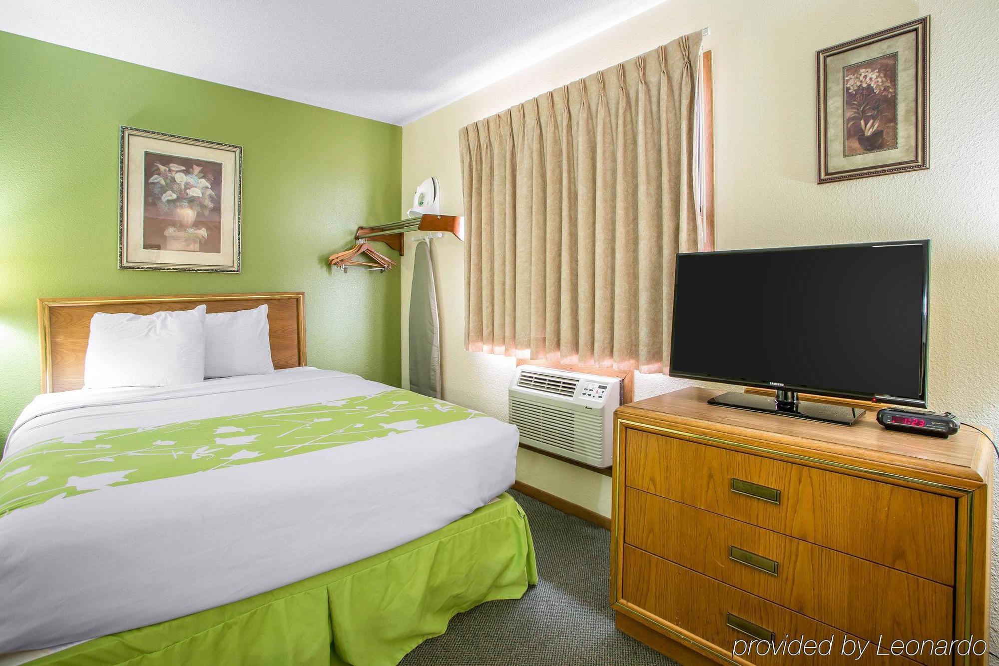 Econo Lodge Inn & Suites Dubuque Luaran gambar