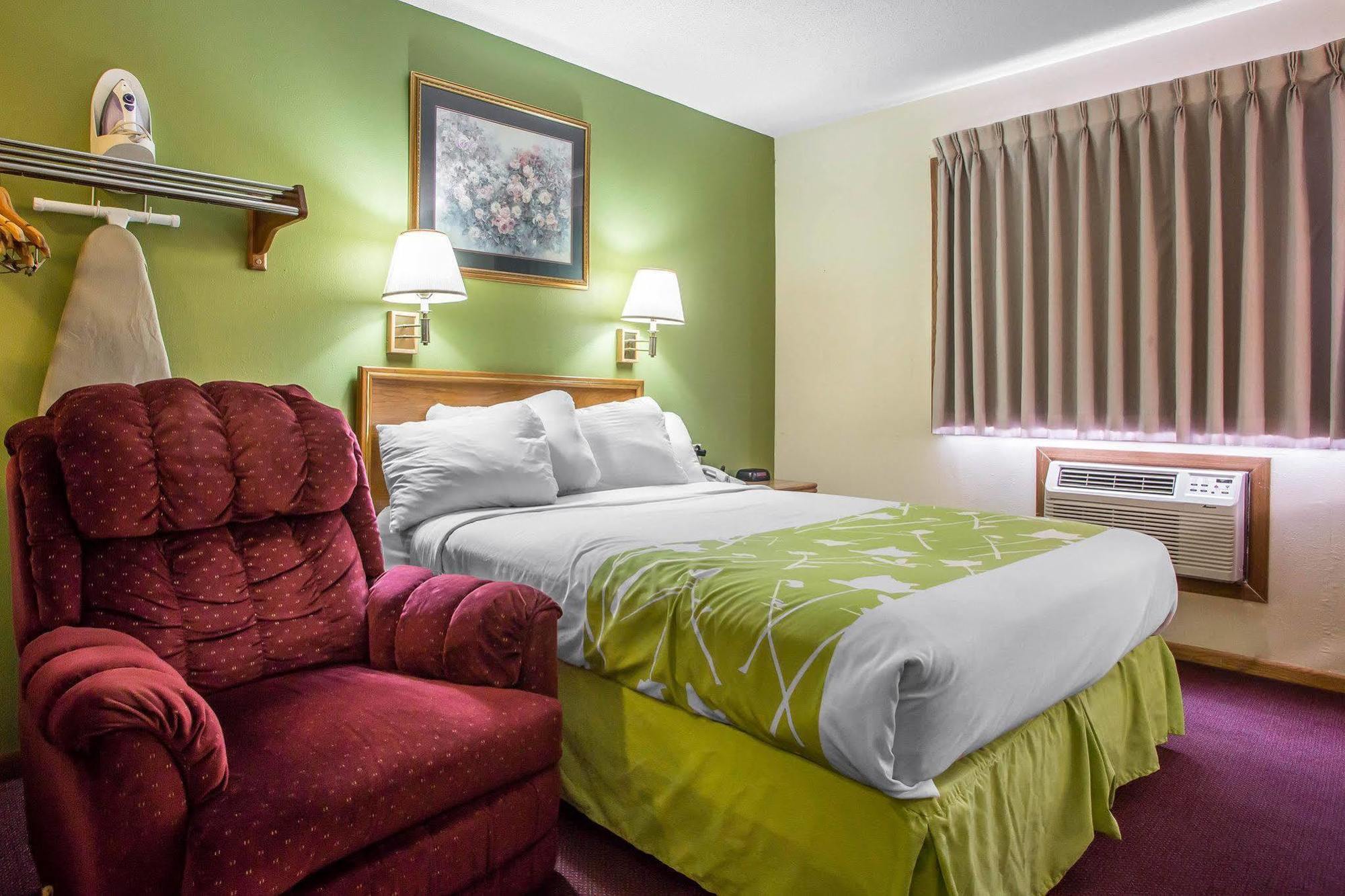 Econo Lodge Inn & Suites Dubuque Luaran gambar