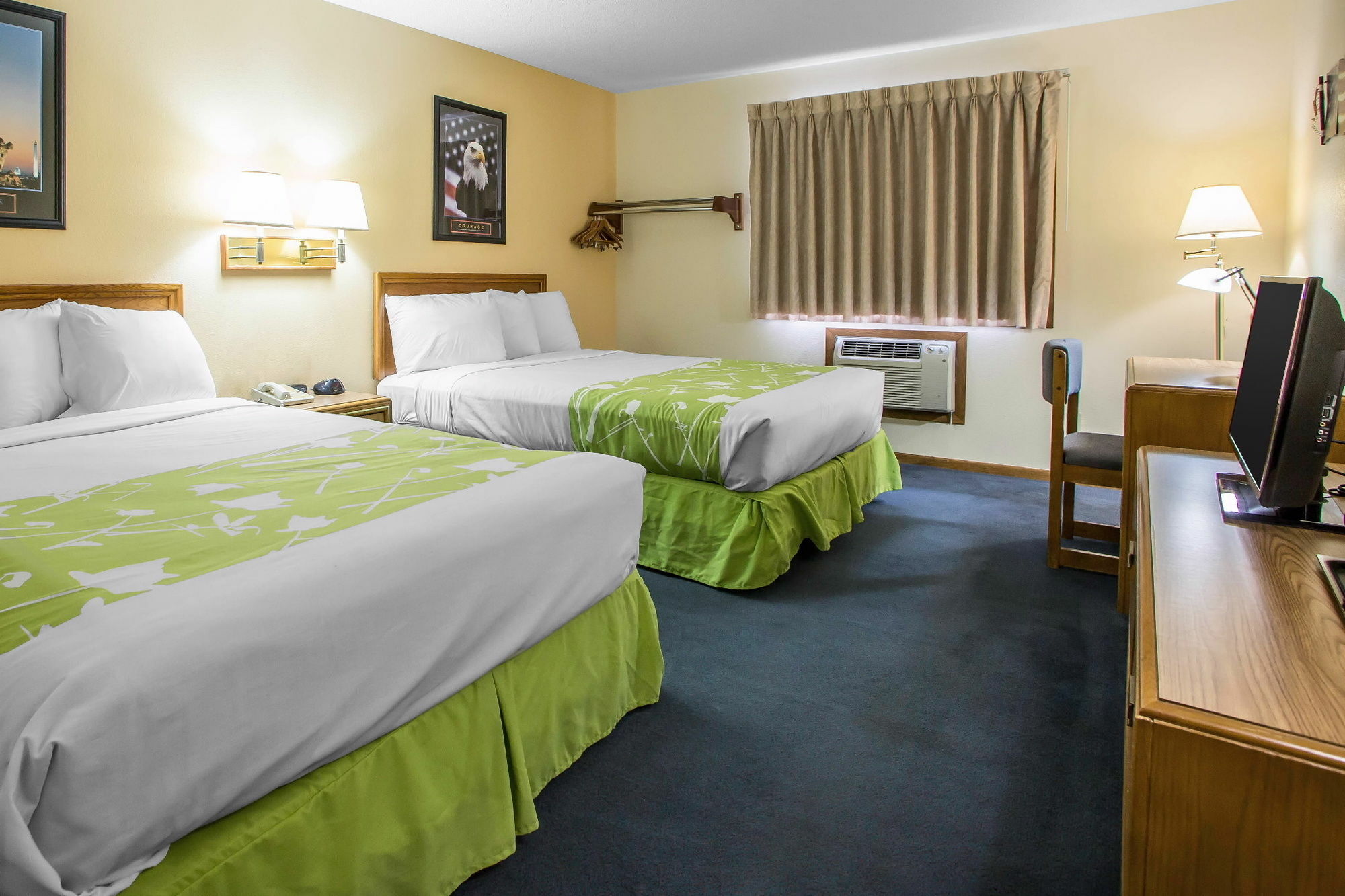 Econo Lodge Inn & Suites Dubuque Luaran gambar